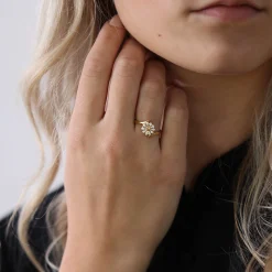 Marguerit Power Ring - Forgyldt sølv - Håndlavet smykke | Køb her »